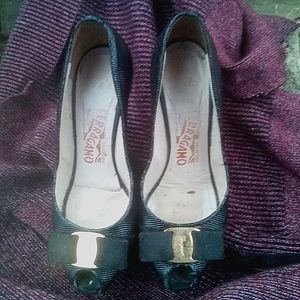 Salvatore Ferragamo Gilia Pebble Heel Color: Black/Gold 5 1\2